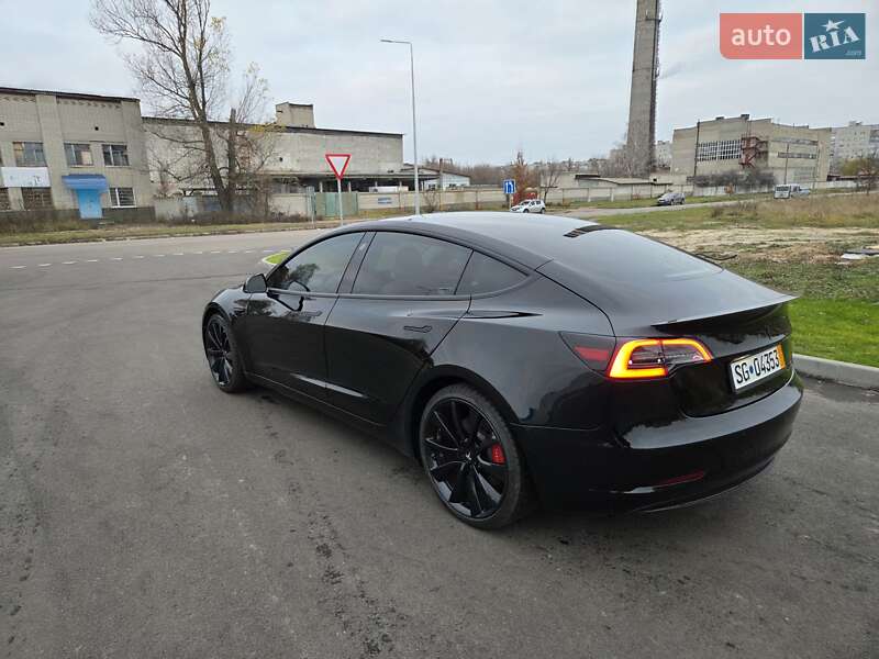 Седан Tesla Model 3 2020 в Києві