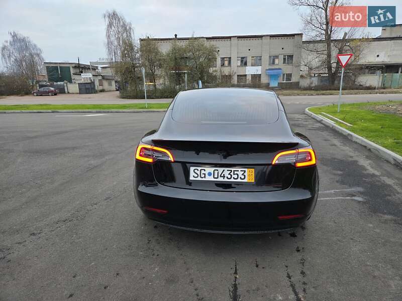 Седан Tesla Model 3 2020 в Києві