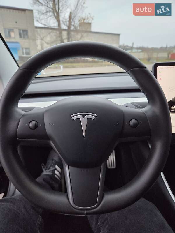 Седан Tesla Model 3 2020 в Києві
