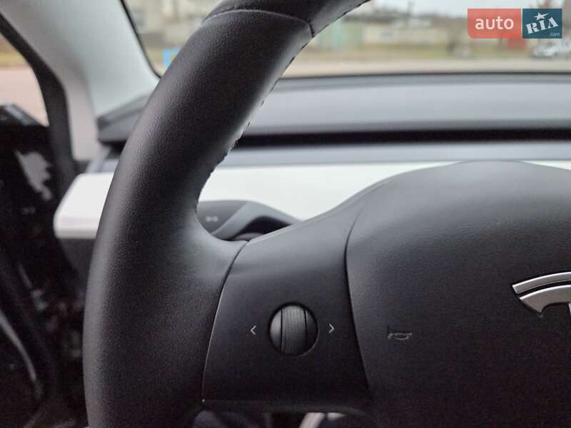 Седан Tesla Model 3 2020 в Києві