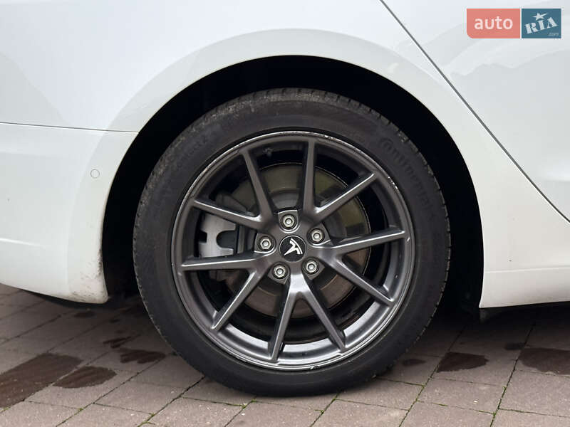 Седан Tesla Model 3 2021 в Луцьку
