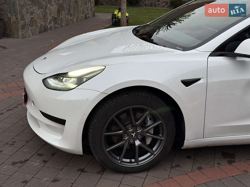 Седан Tesla Model 3 2021 в Луцьку