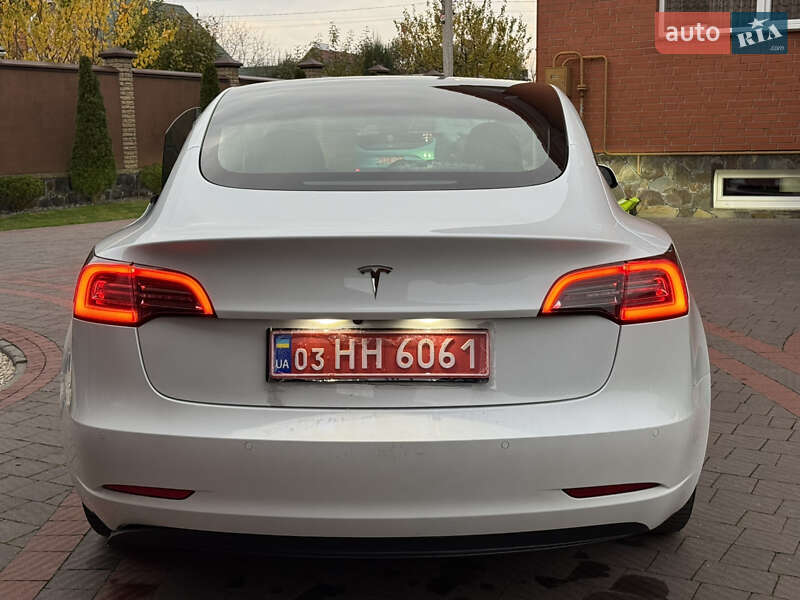 Седан Tesla Model 3 2021 в Луцьку