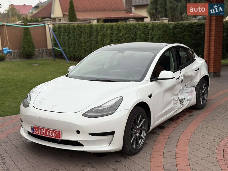 Седан Tesla Model 3 2021 в Луцьку