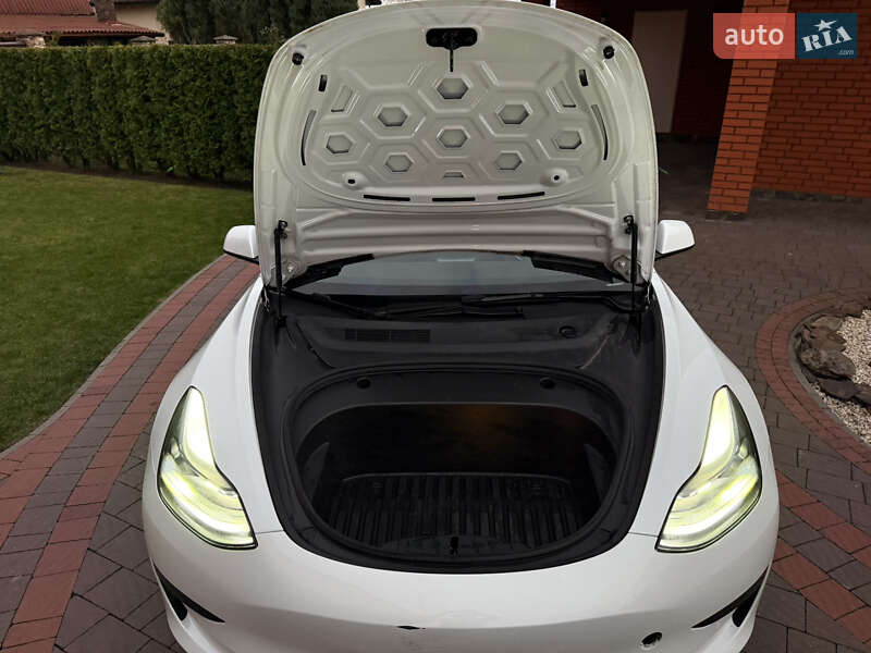 Седан Tesla Model 3 2021 в Луцьку
