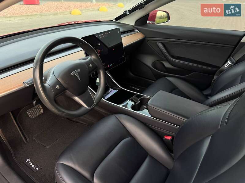 Седан Tesla Model 3 2018 в Луцьку