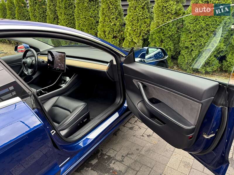 Седан Tesla Model 3 2019 в Білгороді-Дністровському