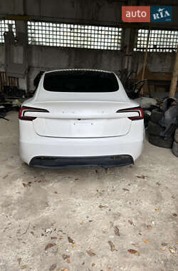 Седан Tesla Model 3 2024 в Львове