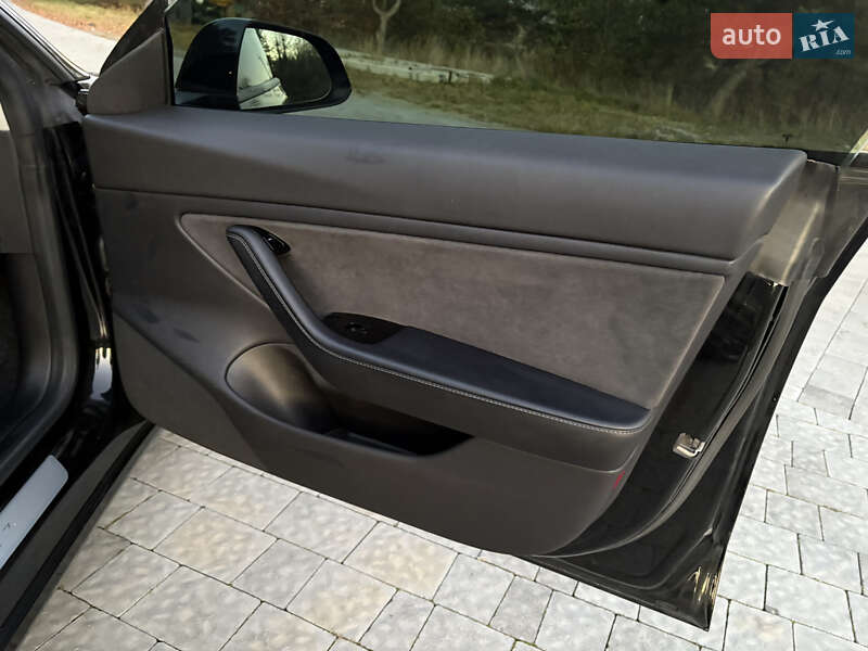 Седан Tesla Model 3 2019 в Львові фото 29 Седан Tesla Model 3 2019 в Львові