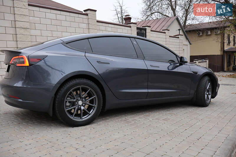 Седан Tesla Model 3 2021 в Дніпрі