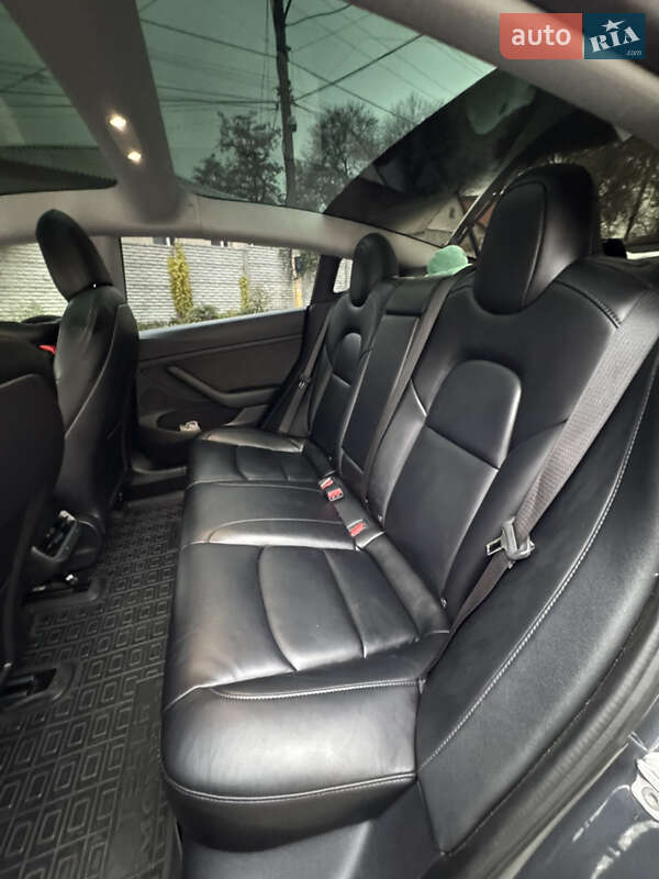 Седан Tesla Model 3 2021 в Дніпрі