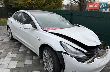 Седан Tesla Model 3 2017 в Володимирі