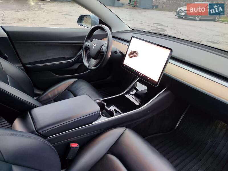 Седан Tesla Model 3 2018 в Сквире