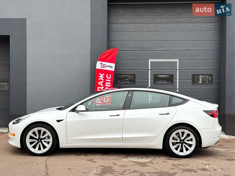 Седан Tesla Model 3 2023 в Києві