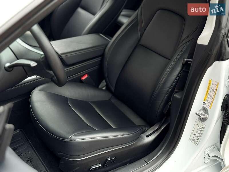 Седан Tesla Model 3 2023 в Києві