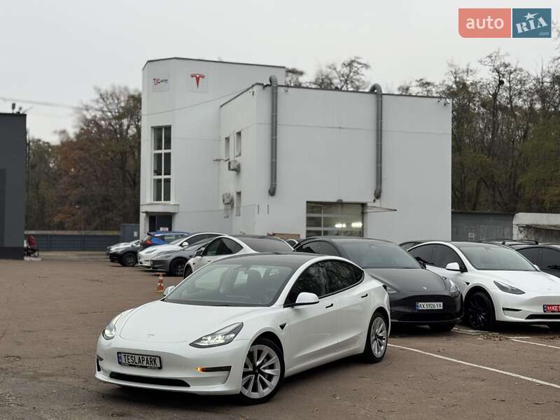 Седан Tesla Model 3 2023 в Києві