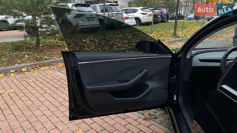 Седан Tesla Model 3 2024 в Києві