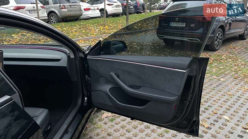 Седан Tesla Model 3 2024 в Києві