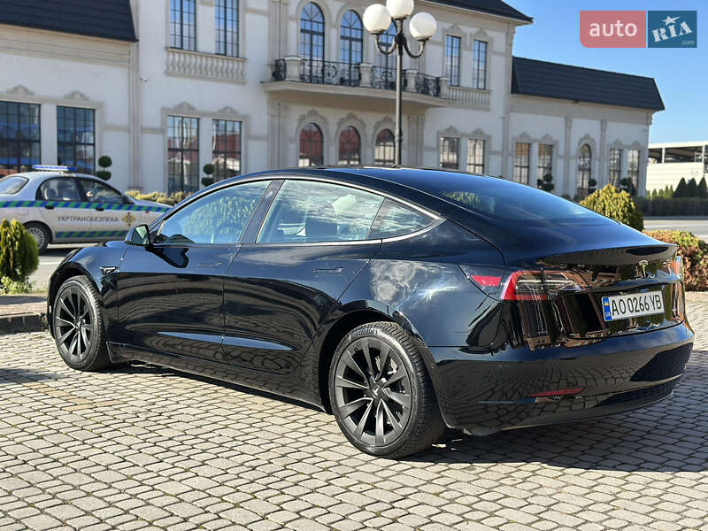 Седан Tesla Model 3 2022 в Мукачево