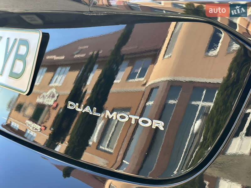 Седан Tesla Model 3 2022 в Мукачево