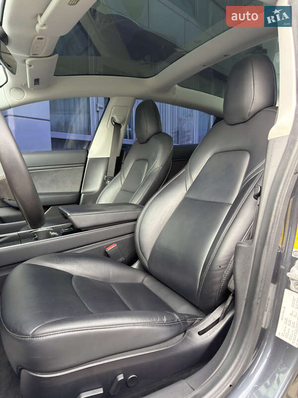 Седан Tesla Model 3 2019 в Одесі