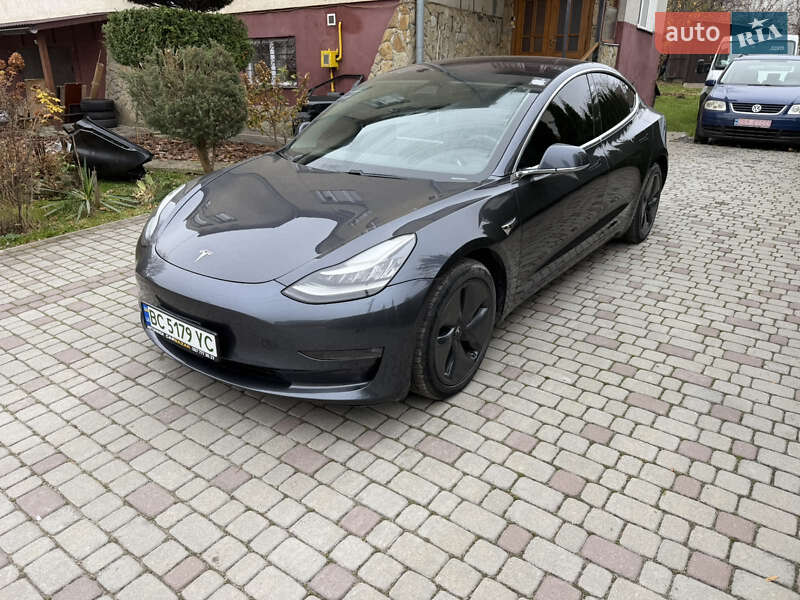 Седан Tesla Model 3 2018 в Львові