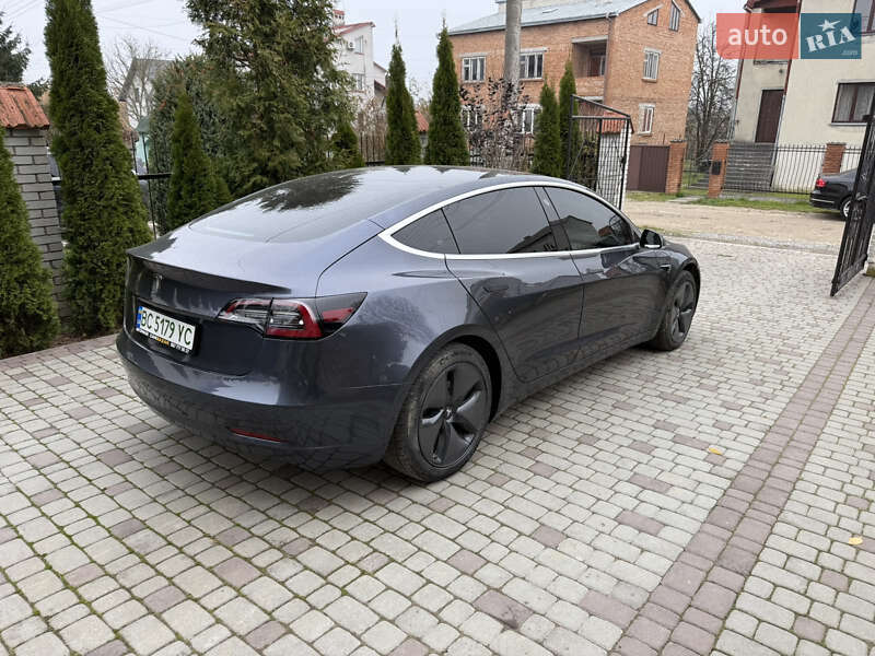 Седан Tesla Model 3 2018 в Львові