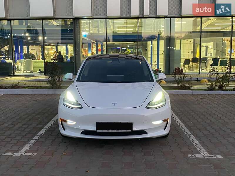 Седан Tesla Model 3 2019 в Одесі