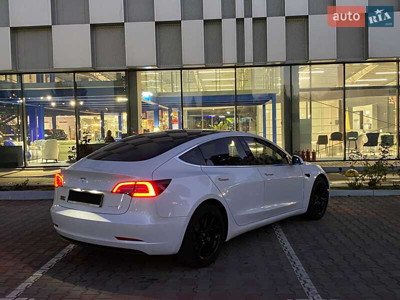 Седан Tesla Model 3 2019 в Одесі