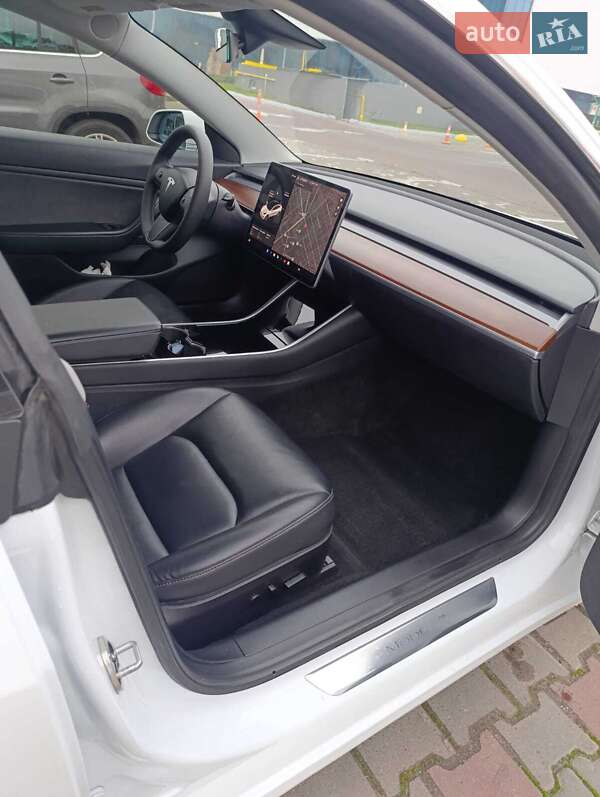 Седан Tesla Model 3 2019 в Одесі