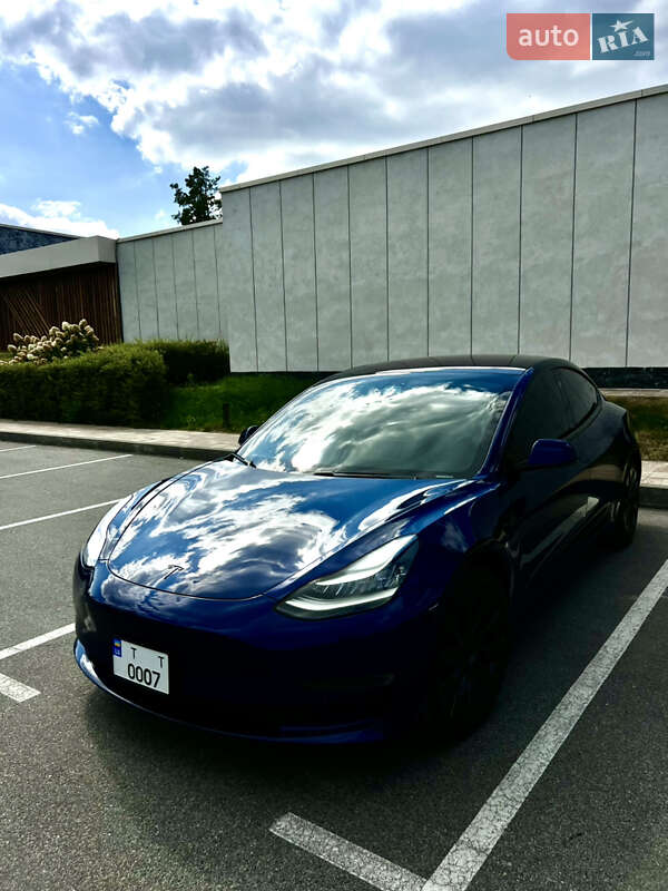 Седан Tesla Model 3 2019 в Обухові