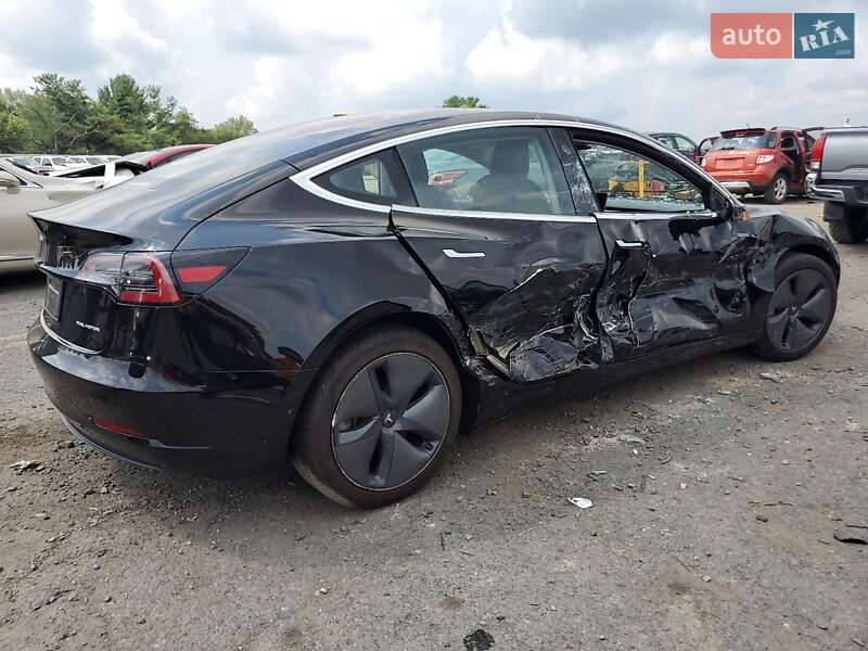 Седан Tesla Model 3 2018 в Самборе