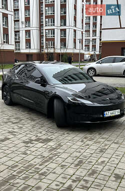 Седан Tesla Model 3 2024 в Ивано-Франковске