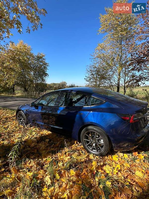 Седан Tesla Model 3 2022 в Львове