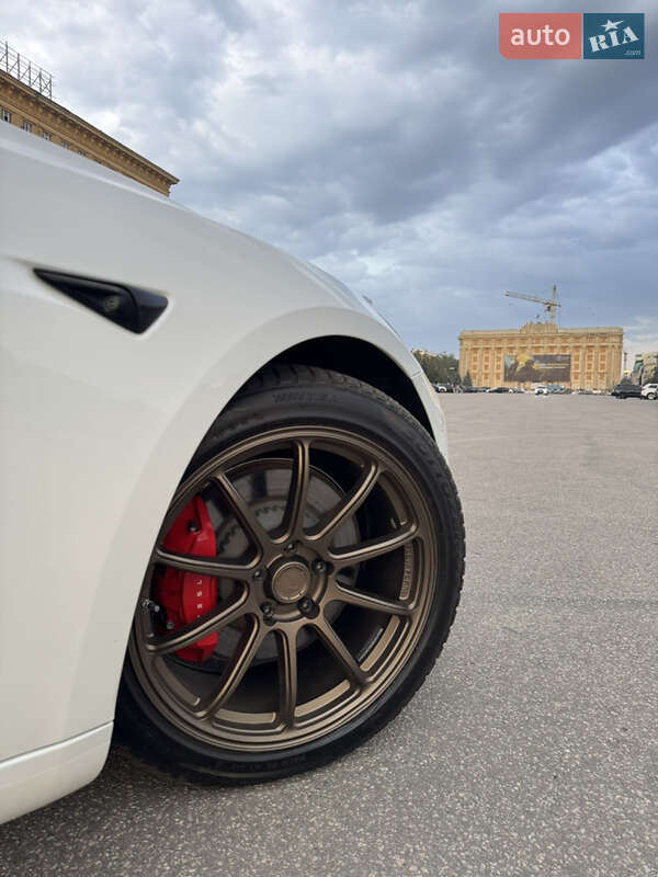 Седан Tesla Model 3 2022 в Харкові