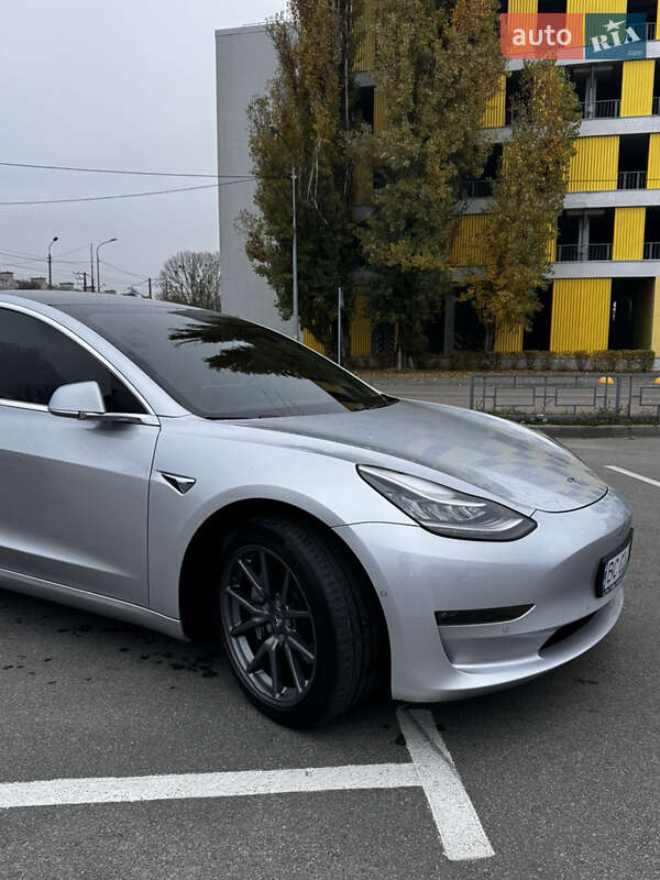 Седан Tesla Model 3 2018 в Киеве