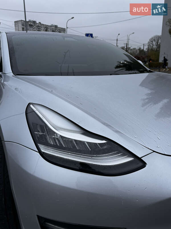 Седан Tesla Model 3 2018 в Киеве