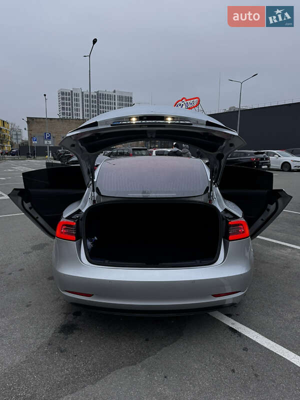 Седан Tesla Model 3 2018 в Киеве