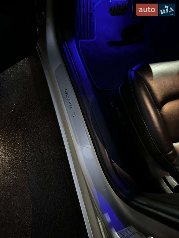 Седан Tesla Model 3 2018 в Киеве