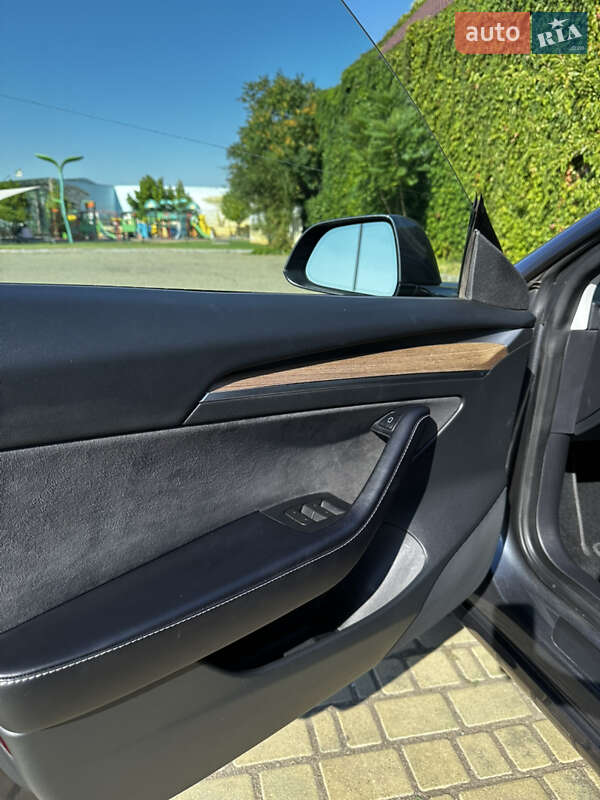 Седан Tesla Model 3 2022 в Одесі