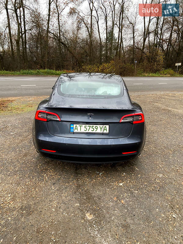 Седан Tesla Model 3 2022 в Калуше