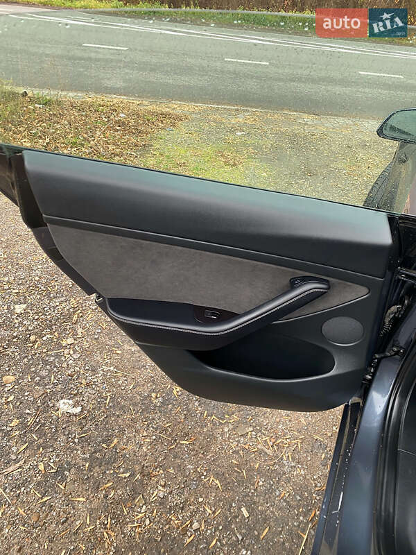 Седан Tesla Model 3 2022 в Калуше