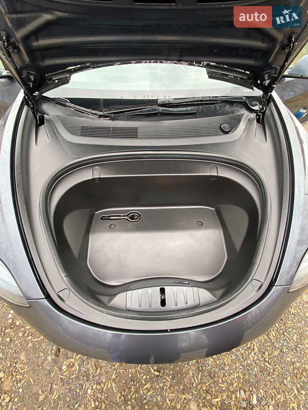 Седан Tesla Model 3 2022 в Калуше