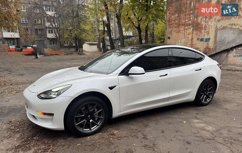 Седан Tesla Model 3 2021 в Каменском