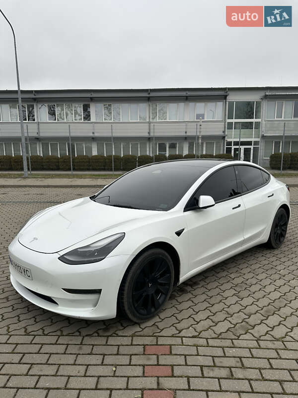 Седан Tesla Model 3 2022 в Великих Мостах