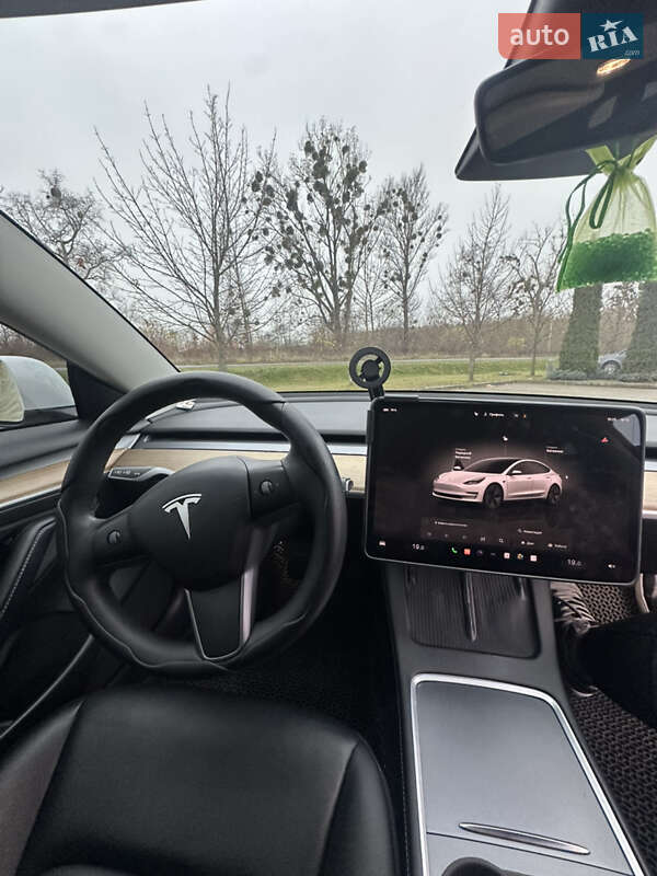 Седан Tesla Model 3 2022 в Великих Мостах