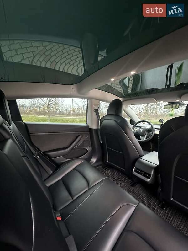 Седан Tesla Model 3 2022 в Великих Мостах