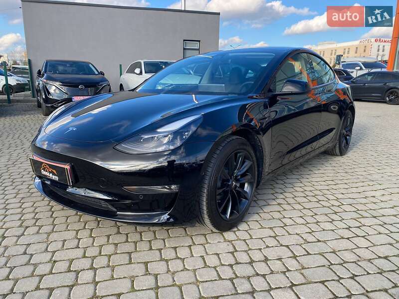 Седан Tesla Model 3 2022 в Львове