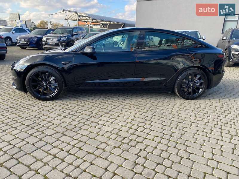 Седан Tesla Model 3 2022 в Львове