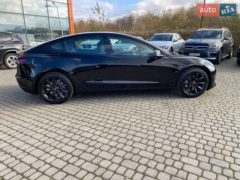 Седан Tesla Model 3 2022 в Львове
